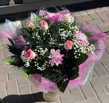 זר ורדים וכרינטמות