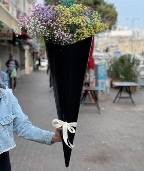 זר צבעוני בקונוס