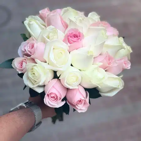זר כלה ורדים קלאסי מושלם השזור מוורדים לבנים וורודים - דוגמא 2